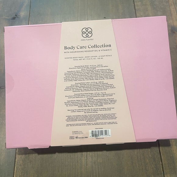 NEW Daisy Fuentes Women’s Body Care Collection Set Rose Petal Scent 6 Soap Petal - Picture 4 of 6